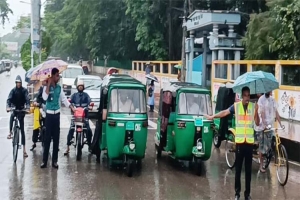 সিলেটে সড়কে ফিরেছে ট্রাফিক পুলিশ