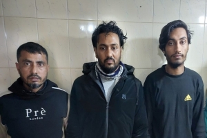 নগরীতে ১৪০ বস্তা ভারতীয় চিনিসহ ৩ চোরাকারবারী আটক