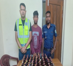 গোয়াইনঘাট পুলিশের অভিযানে ভারতীয় মদসহ মাদক কারবারী আটক
