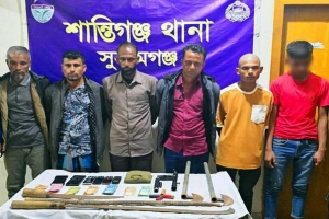 ডা কা ত সর্দার মর্তুজসহ ৬ জন আ ট ক