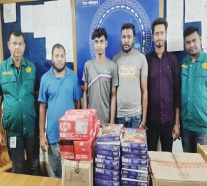 সিলেটে ডিবির হাতে পাঁচ লাখ টাকার ভারতীয় পণ্যসহ আটক ৪