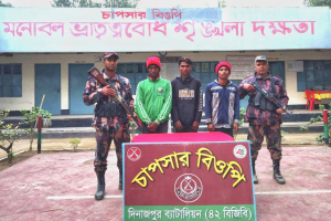 অবৈধভাবে ভারত যাওয়ার পথে হরিপুর সীমান্তে আটক ৩