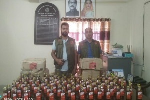 কোম্পানীগঞ্জে ডিবির অভিযানে ১৪৪ বোতল মদ আটক