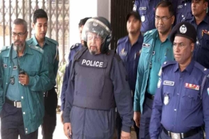 সিলেট আদালত প্রাঙ্গণে সাবেক মন্ত্রী ইমরানের ওপর ডিম নিক্ষেপ