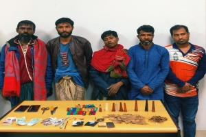 মাধবপুরে যৌথবাহিনী অভিযানে ৫ মাদক ব্যবসায়ী গ্রে ফ তা র