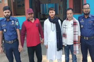 সিলেটে ২ সহযোগীসহ ইউপি চেয়ারম্যান আ ট ক, মিললো বিদেশী মদ