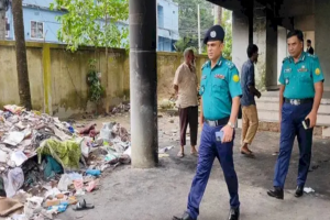 সিলেটে লু ট হওয়া অ স্ত্র ও সরঞ্জাম উদ্ধারে কাজ করছে পুলিশ