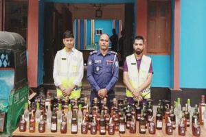 জৈন্তাপুরে ৭৫ বোতল বিদেশি মদ সহ অটোরিক্সা আটক
